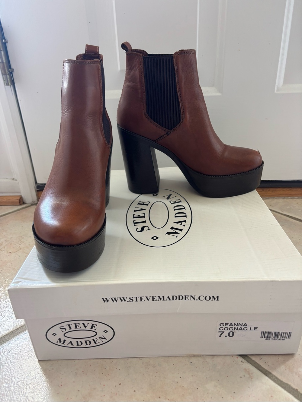 Steve Madden Women’s Geanna Cognac Platform Chelsea Boot sz 7